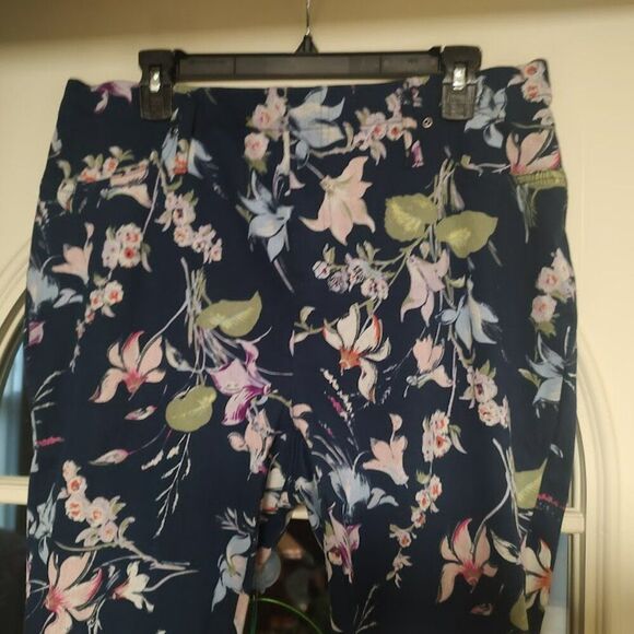 New Terra & Sky Fitted Navy Blue Flowered Jegging Pants Size Women's 0X 14W - Picture 2 of 2